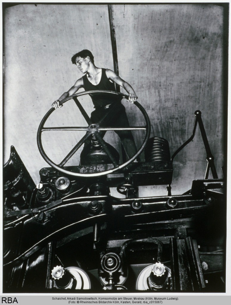 Arkadi Schaichet: Komsomolze am Steuer, Moskau 1936 Print, Fotografie Silbergelatine 48 x 41 cm