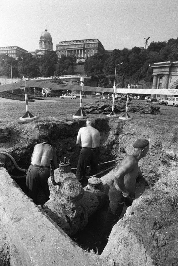 Die Brigade aus Tiszaeszlár arbeitet unweit der Burg in Budapest.