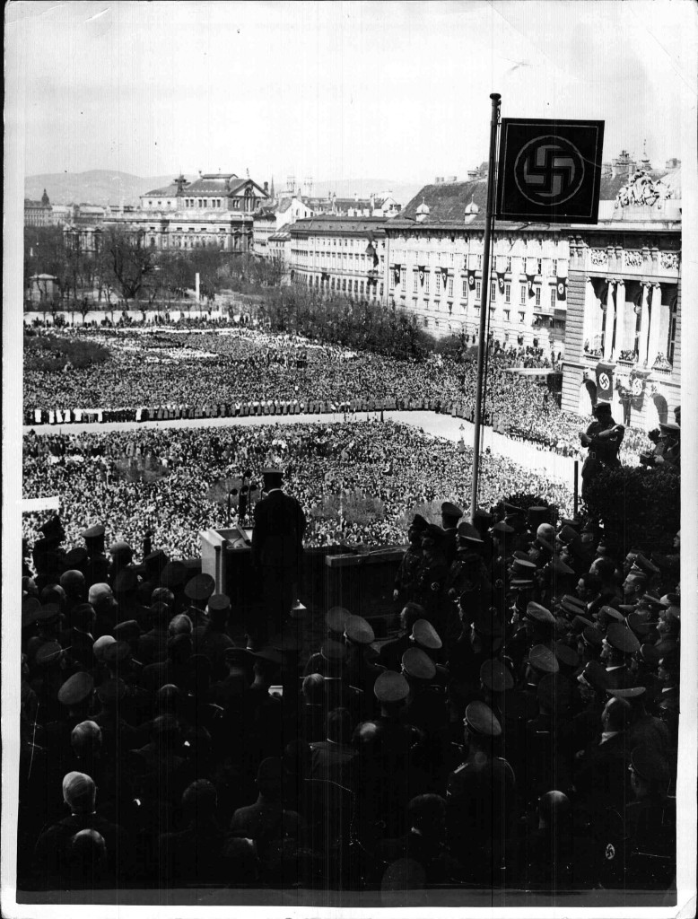Adolf Hitlers „Anschluss“-Rede am Wiener Heldenplatz am 15. März 1938 vor 250.000 ZuhörerInnen.