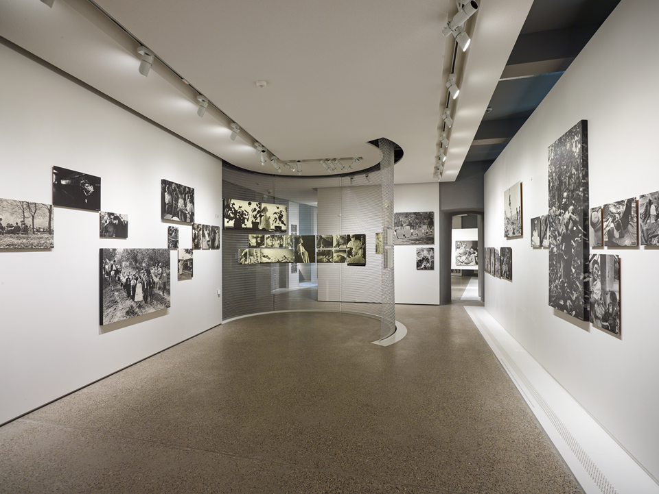 Ausstellungsraum mit „Schwangerschaftstempel“