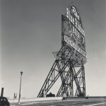 Walker Evans: Pabst Blue Ribbon Sign, Chicago, Illinois, 1946. Das Foto erschien 1947 im Wirtschaftsmagazin Fortune in dem Artikel „Chicago. A Camera Exploration”