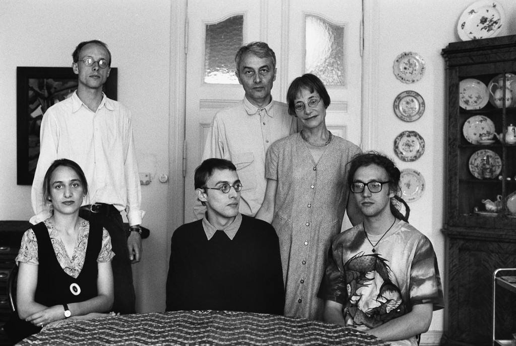 Acht Jahre später: „Familie E. (Ärztin, Archäologe) am Esstisch“ (Berlin, Juli 1993), (Foto mit freundlicher Genehmigung von SLUB/Deutsche Fotothek, © Christian Borchert)