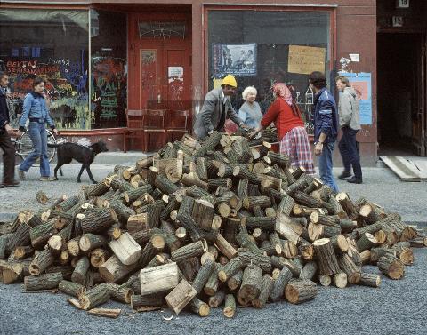 Paul Glaser: Berlin-Kreuzberg, Holzladung 1986