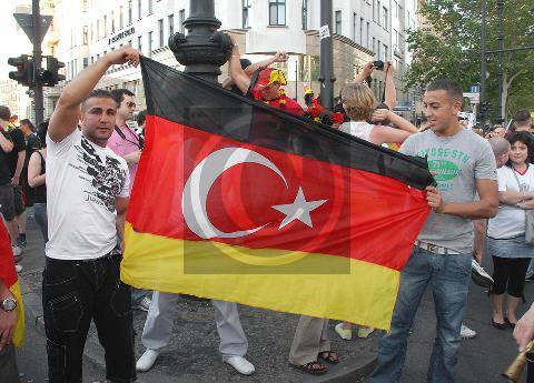 Paul Glaser: Berlin, Deutsch-Türken 27.6.2010 Fußballweltmeisterschaft