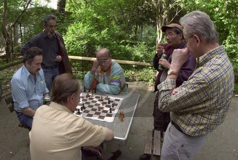 Paul Glaser: Schachspieler in der Hasenheide, Berlin-Neukölln