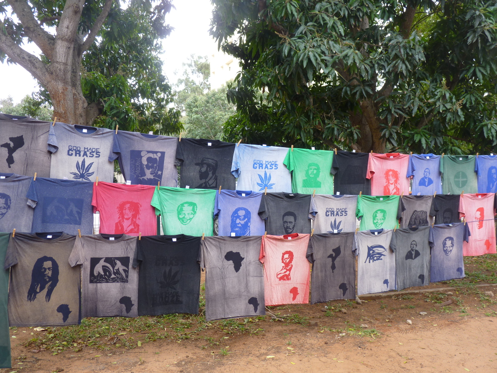 T-Shirts in Mosambik. Foto: Ute Fendler © mit freundlicher Genehmigung